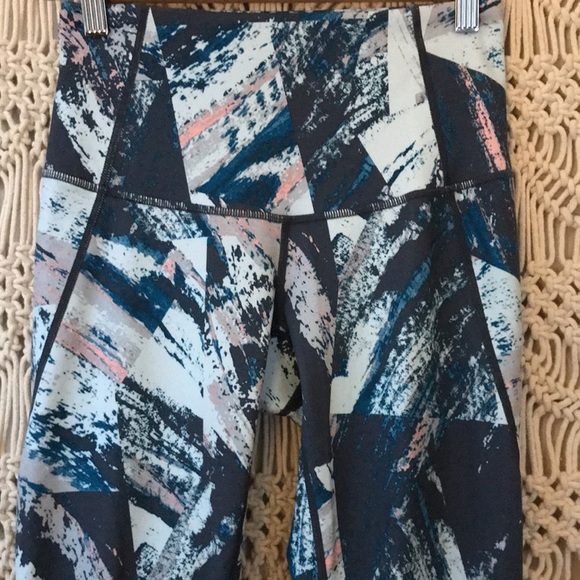 Zella abstract XS leggings with net siding - Picture 2 of 8